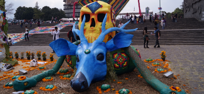 Megaofrenda 2012 de la UNAM dedicada a 'Los indios de México'.